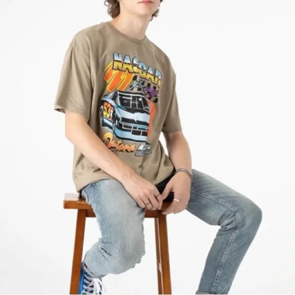 NASCAR Mens L Car Racing Daytona 500 T-Shirt Brown Cotton Short Sleeve Crewneck